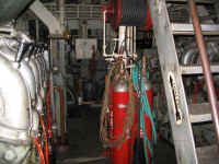 4-9.005 engine room amidship looking aft..JPG (238914 bytes)