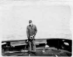 Apalachee - Anderson on Stern with towing shackle.jpg (39846 bytes)