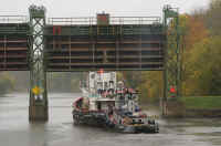 Erie Canal 10-6-05 VonRiedel 214-2.jpg (111441 bytes)