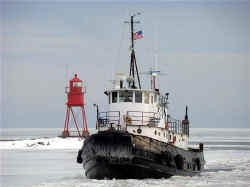 manitou.alpena.lighthouse2.jpg (41801 bytes)